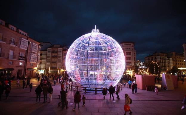 Dos grandes bolas con villancicos iluminarán la Virgen Blanca y el Arca en Navidad