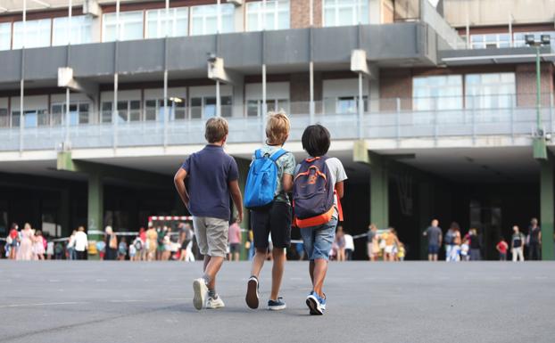 Se supera el centenar de aulas cerradas por brotes de covid en 60 colegios vascos