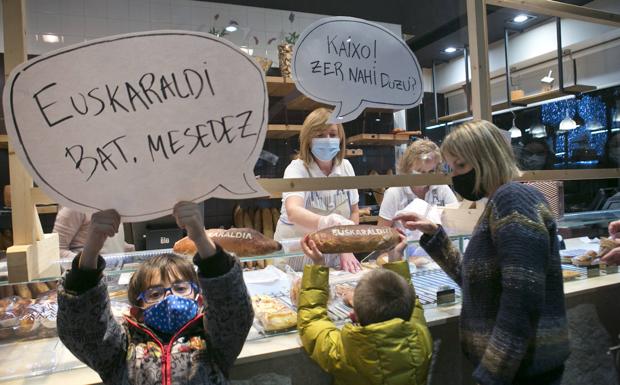 Euskaraldia se centra en los niños y lleva el euskera a los barrios de Vitoria