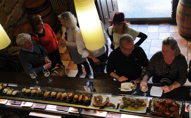 El PIN y la Azoka de Durango resisten una ola que se carga la graduación en Arkaute