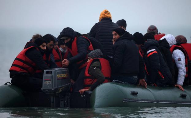 Al menos 31 migrantes mueren en un naufragio en el Canal de la Mancha