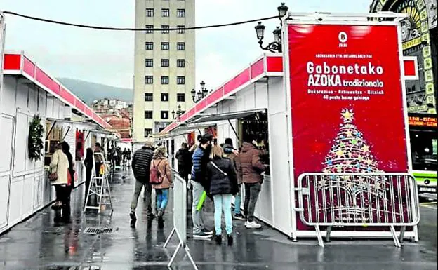 Toda la oposición pide al Ayuntamiento mantener el mercado navideño de Bailén