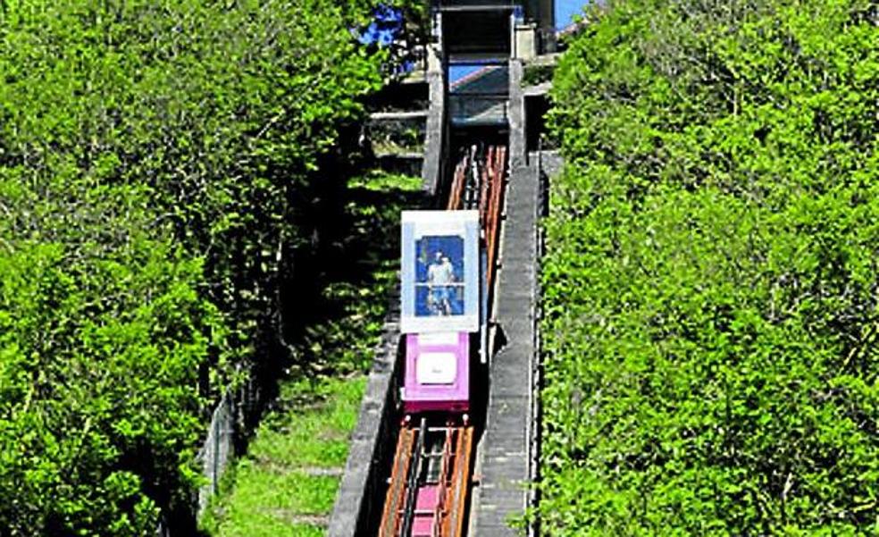 El ascensor de Ereaga vuelve a funcionar tras casi un mes estropeado por una gamberrada