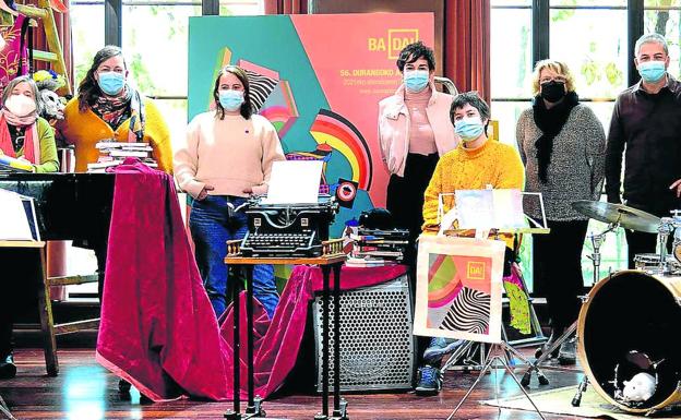 La primera Azoka con cita previa arranca con 990 novedades y llamadas a la «prudencia»