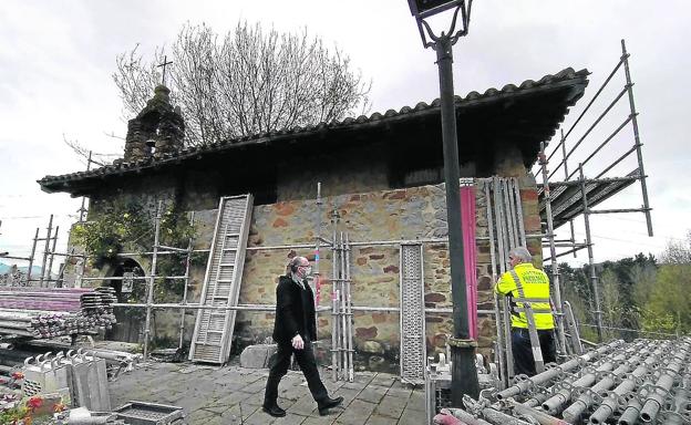 Zaratamo y Zeberio se vuelcan para evitar que sus ermitas se derrumben