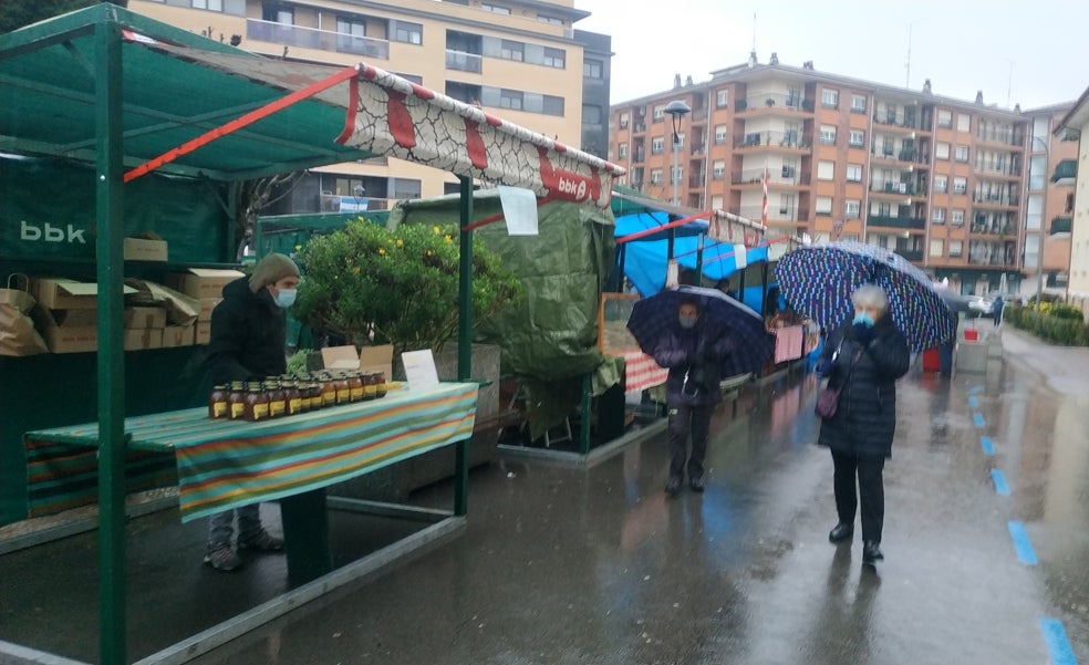 «Estamos hartos de que se cierren ferias, no son conscientes de que a nosotros nos va la vida en ellas»