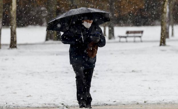 Álava supera el primer temporal de nieve con apagones y problemas en la carretera