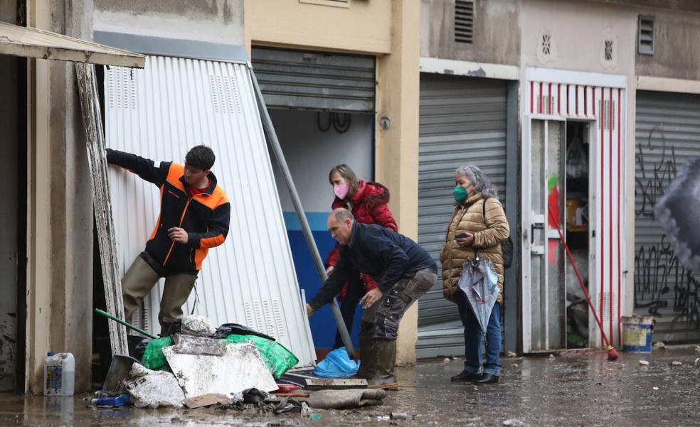 «Hoy no podemos trabajar, tenemos todo el material inundado»