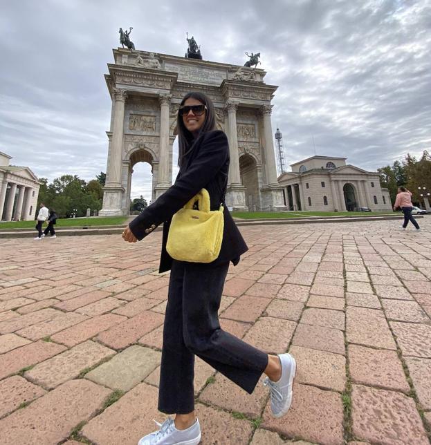Los bolsos que van a triunfar este invierno son de pelo y llegan desde Ondarroa