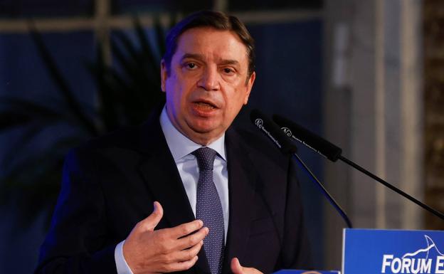 «Que nadie piense que está en riesgo la unidad de la Denominación Rioja», dice el ministro Planas