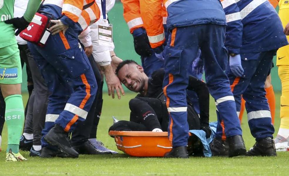 Neymar estará al menos un mes de baja