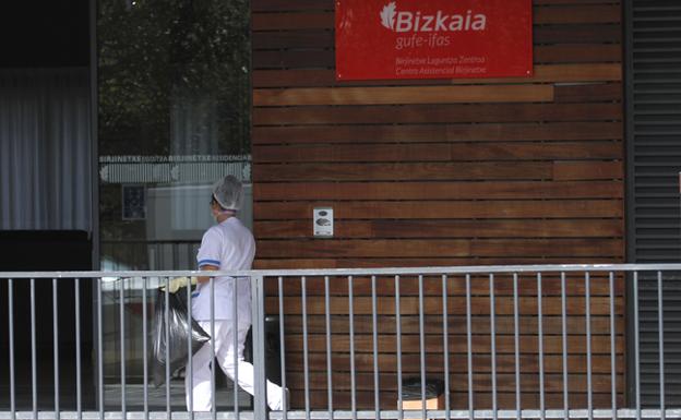 Las trabajadoras de las residencias de Bizkaia irán a la huelga el 14 de diciembre para exigir mejoras en el servicio y mayores salarios