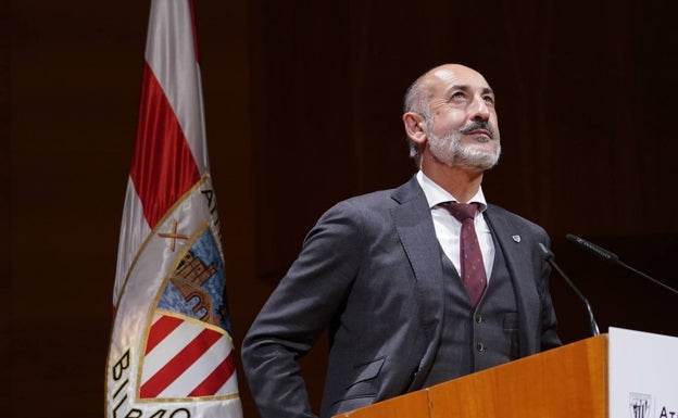 Elizegi vuelve a pedir disculpas y admite que hubo momentos en los que no supo conseguir el «consenso» que necesitaba la masa social