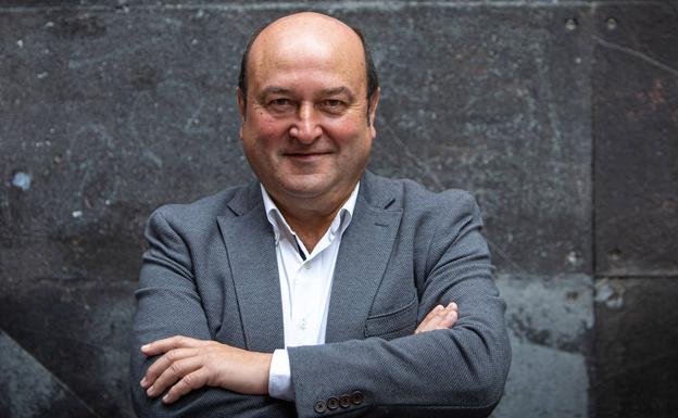Ortuzar cree que «no hay color» entre el IMV o el TAV y «lo conseguido por Bildu»