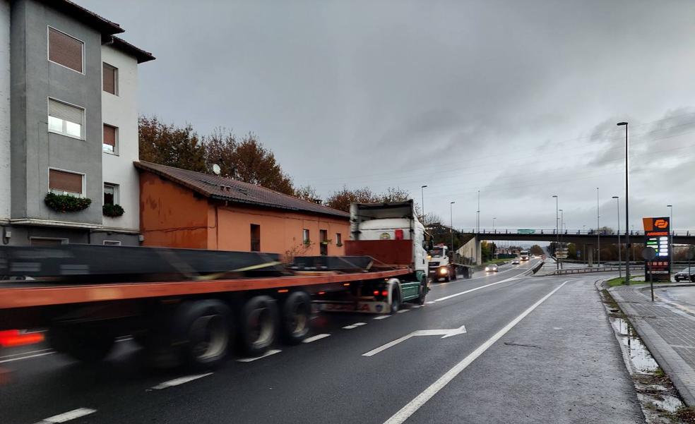 Una acera y una pasarela en la N-634 a su paso por Arriandi reforzarán la seguridad