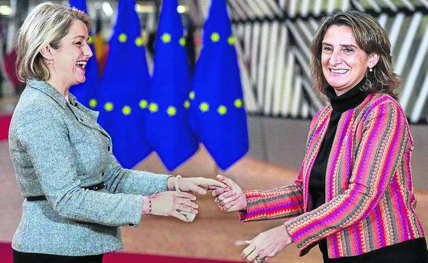 La UE aplaza a abril la fórmula para contener el coste de la luz