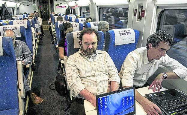 Los empresarios reclaman a Renfe que recupere el tren a Madrid de primera hora