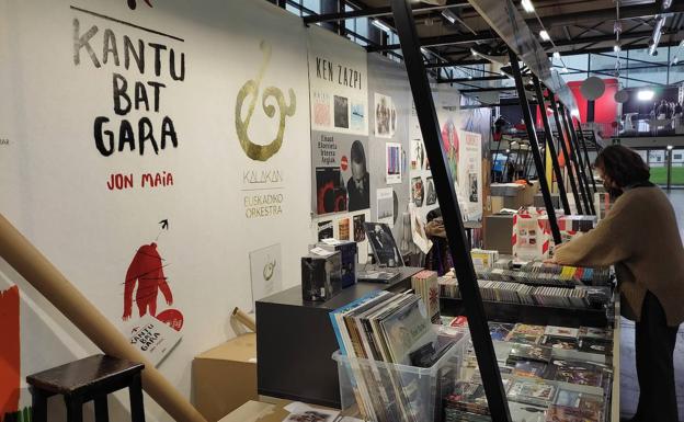 «Soy feliz siendo delfín», confiesa Kirmen Uribe