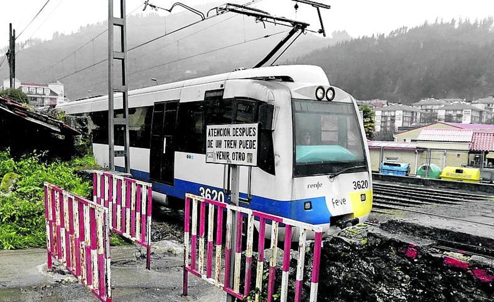 El refuerzo de la seguridad alarga hasta la hora el viaje en tren Bilbao-Balmaseda