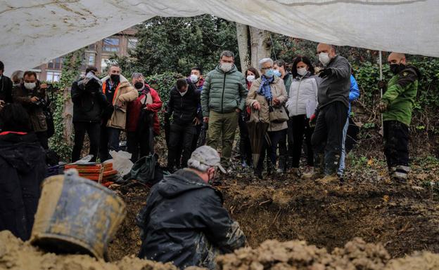 En busca de 60 víctimas de la Guerra Civil enterradas en el cementerio de Begoña