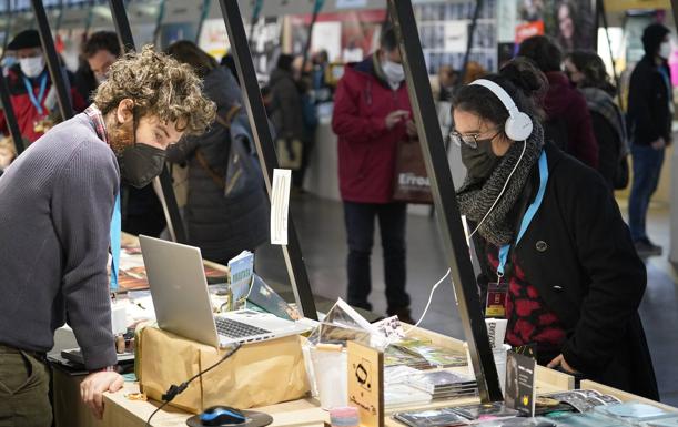 Una feria que va por picos: los más pequeños disfrutan de la segunda jornada de la Azoka