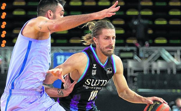 El 'nuevo' Bilbao Basket se estrena en un partido clave