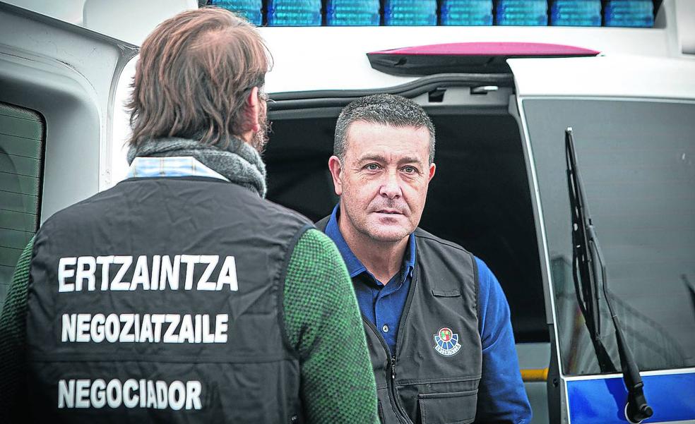 «Un negociador tiene que saber escuchar más que hablar»