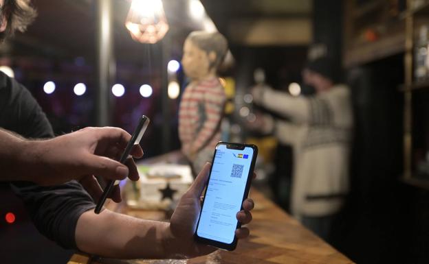 Un local de ocio nocturno de San Sebastián se niega a pedir el pasaporte covid a sus clientes