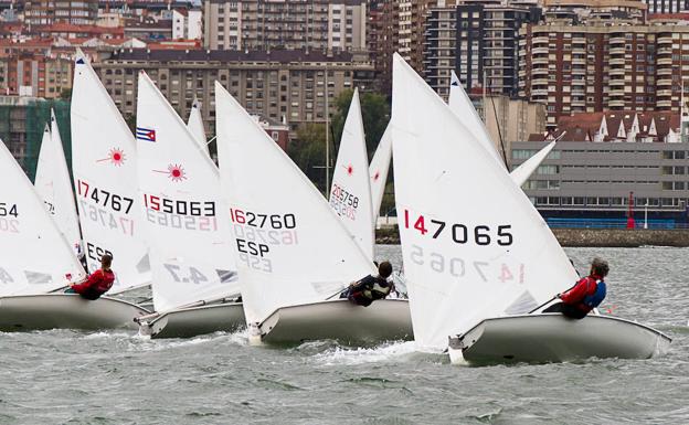 El Trofeo Navidad pone punto final en el Abra a la temporada de vela ligera