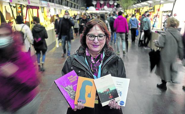 La Azoka de Miren Agur Meabe: cita con amigas, ensayos y una obra colectiva