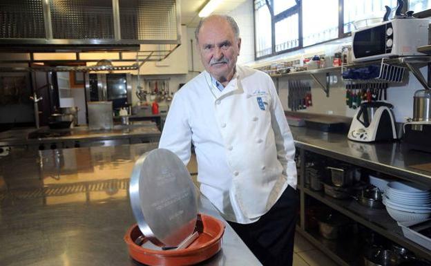 Fallece a los 91 años Luis Irizar, el 'maestro de maestros' de la cocina vasca