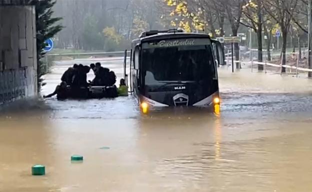 Bizkaia se desborda tras 19 días de lluvia