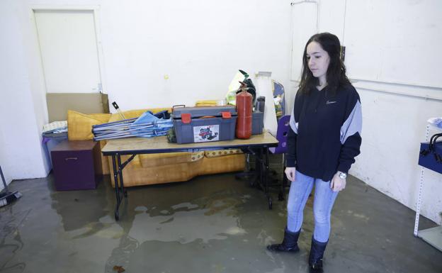 «En el 092 nos han dicho que nos vayamos fuera con nuestras familias. ¡Pero si no puedo ni salir de casa!»