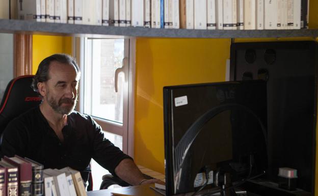 Enrique Santamaría gana el premio Nostromo de novela con 'Elkano'