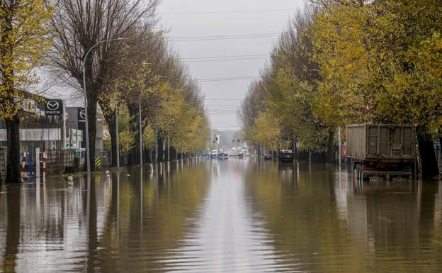 Directo | Desalojan a 28 vecinos de Vitoria mientras el nivel del embalse empieza a bajar