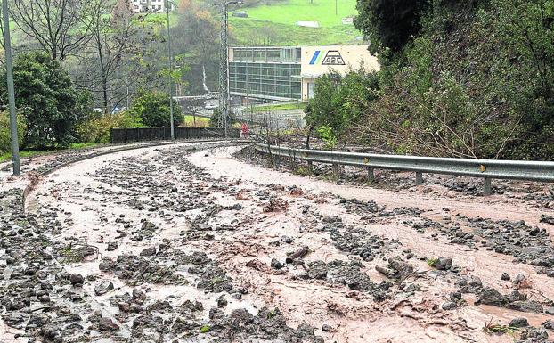 «Necesitamos que nos abran la carretera para trabajar»