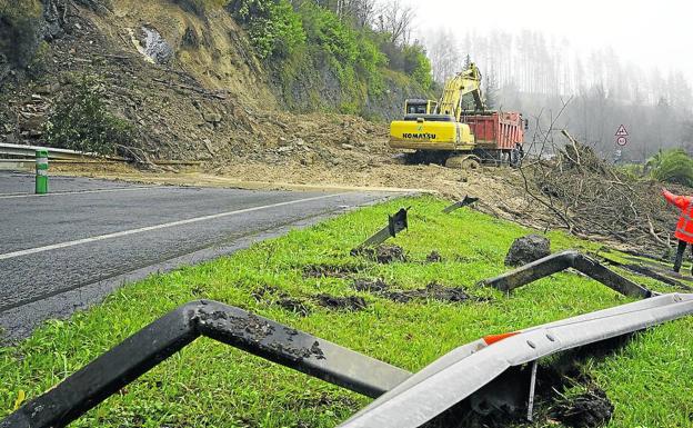 Lea-Artibai se agrieta por la lluvia