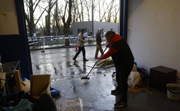 Vitoria recupera la calma a la espera de cuantificar los daños por la riada
