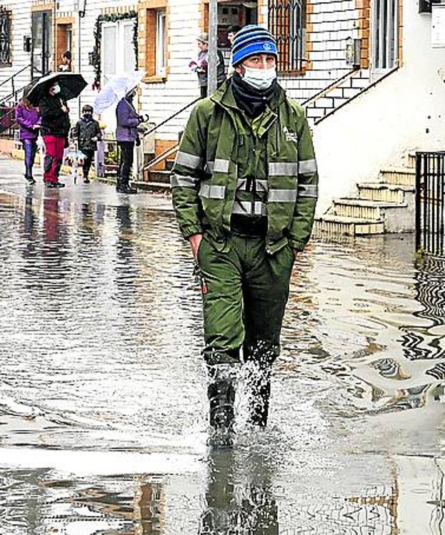 Abetxuko se inundó antes de la crecida por el colapso del saneamiento