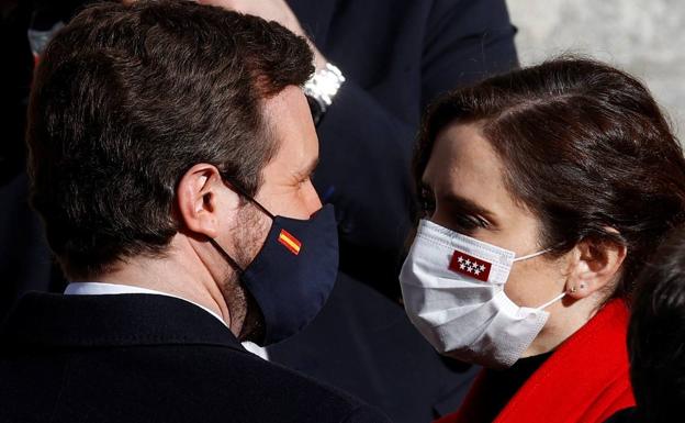 Casado avala la cancelación de las cenas del PP frente a Ayuso por la cifra de muertes