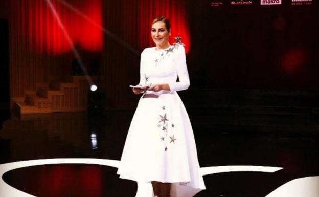 El espectacular vestido vizcaíno de Ana Milán en la gala de Estrellas Michelin