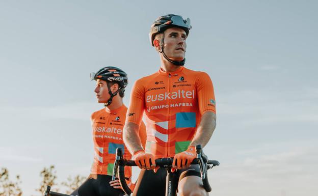 El nuevo maillot de la marea naranja del Euskaltel