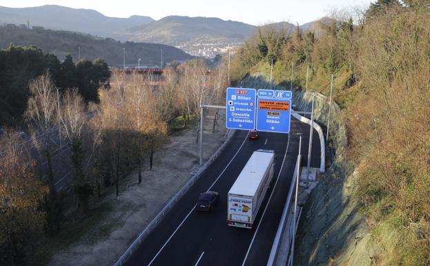 Primer día sin atascos en La Avanzada tras finalizar las obras de Kukularra