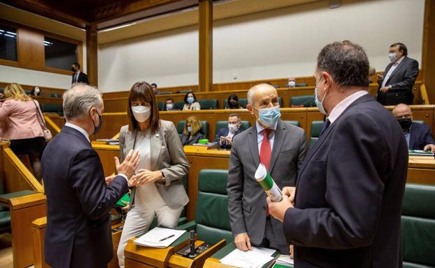 La oposición recupera sus críticas más duras a la gestión sanitaria del Gobierno vasco