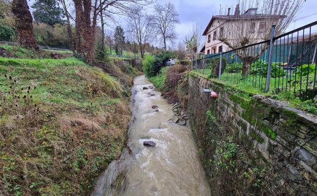 Vecinos de Larrimbe, en Amurrio, denuncian vertidos en el Zankueta