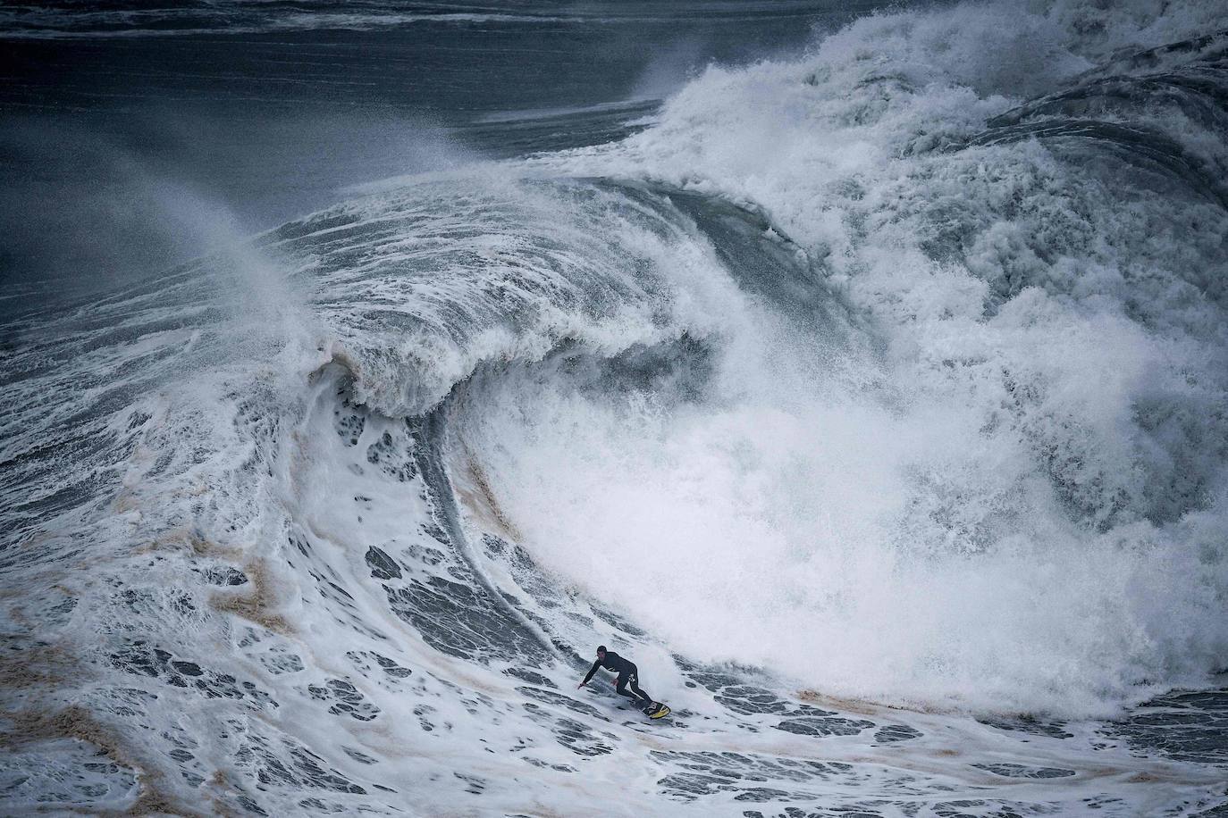 El cañón de Nazaré, la ola más grande del mundo