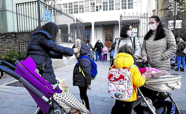 Los escolares faltan a clase para evitar contagiarse en puertas de las navidades