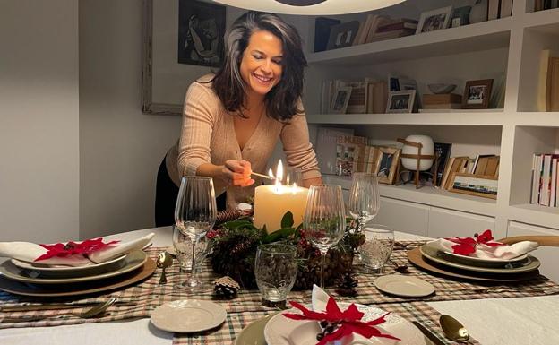 En casa de Natalia Zubizarreta: cómo decorar una mesa navideña sencilla y con mucho estilo