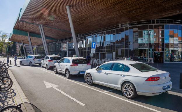 Vitoria repite como una de las ciudades españolas con las tarifas de taxi más caras