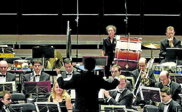 La Banda Municipal de Vitoria se atreve con la «sonoridad extraordinaria» de Tchaikovsky